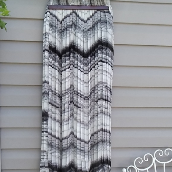 🌟HP🌟CLUB MONACO "Birta" Skirt/Skort - Picture 2 of 9